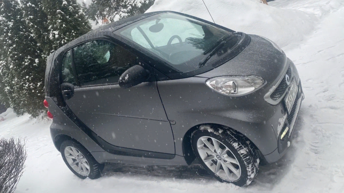 На Авто.ру продают уникальный Smart, проехавший 69 километров за семь лет