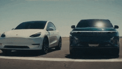 Jeep показал в своём рекламном видео электрокар Tesla