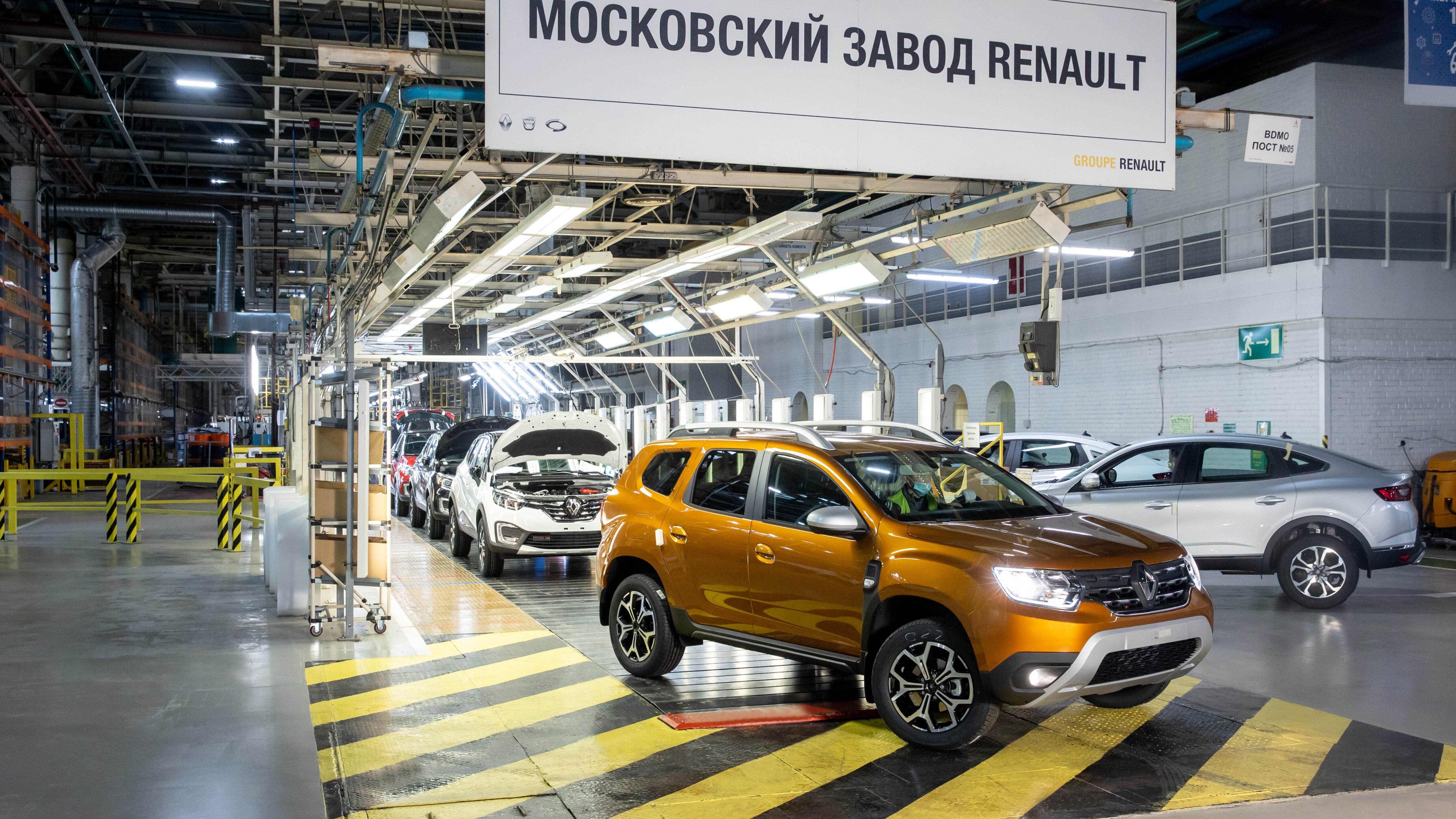 В России остановлены поставки кроссоверов Renault Duster и Kaptur