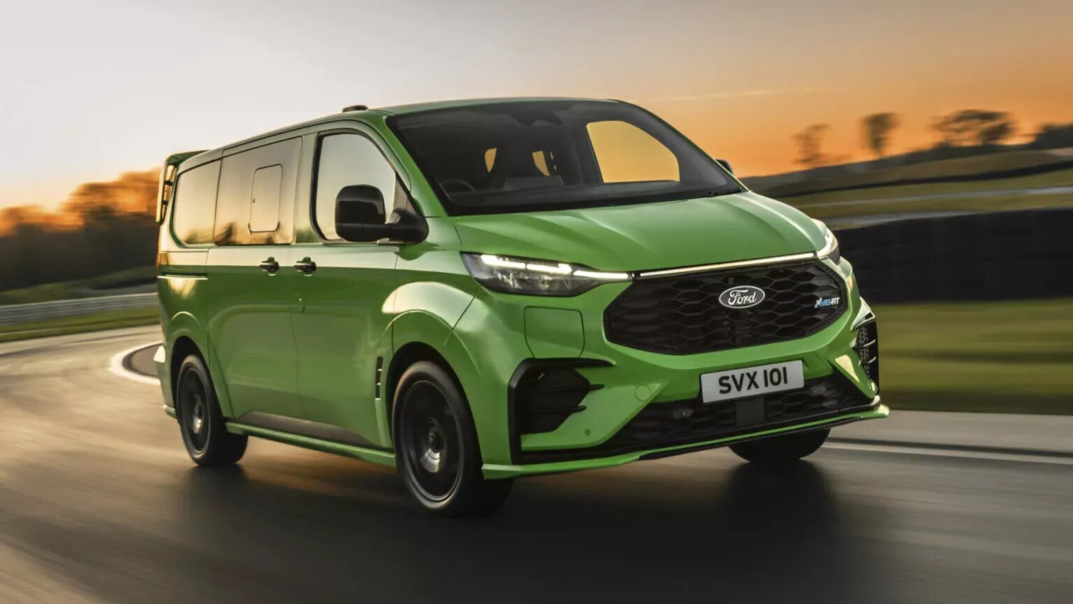 Ford Transit Custom получил заводской тюнинг в стиле хот-хэтчей