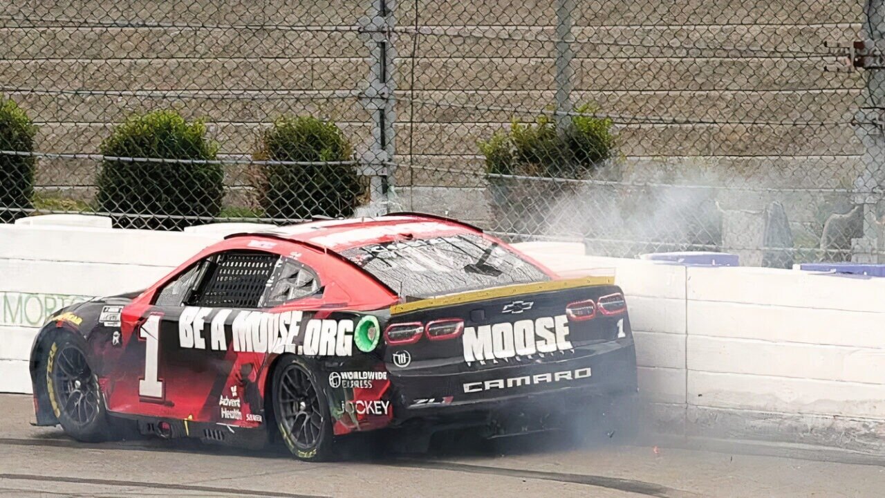 В NASCAR запретили гонщикам повторять трюк из видеоигры из-за его опасности