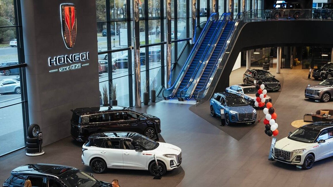 Премиальные «китайцы» Hongqi встанут на конвейер Stellantis в Европе