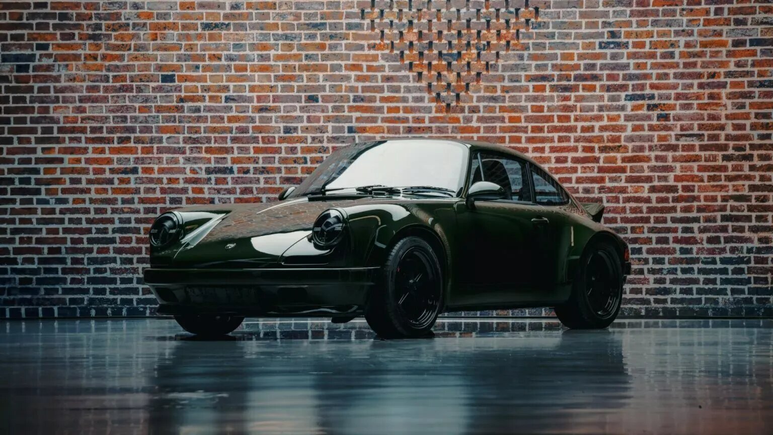 Классический Porsche 911 стал рестомодом с начинкой от Tesla Model S