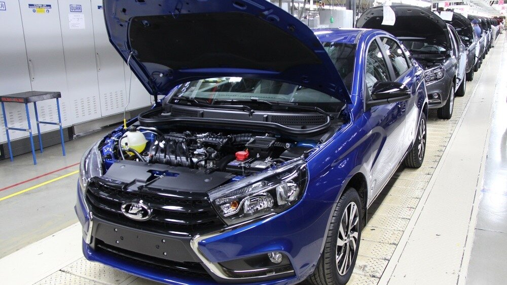 На АвтоВАЗе опровергли остановку сборки Lada Vesta до осени
