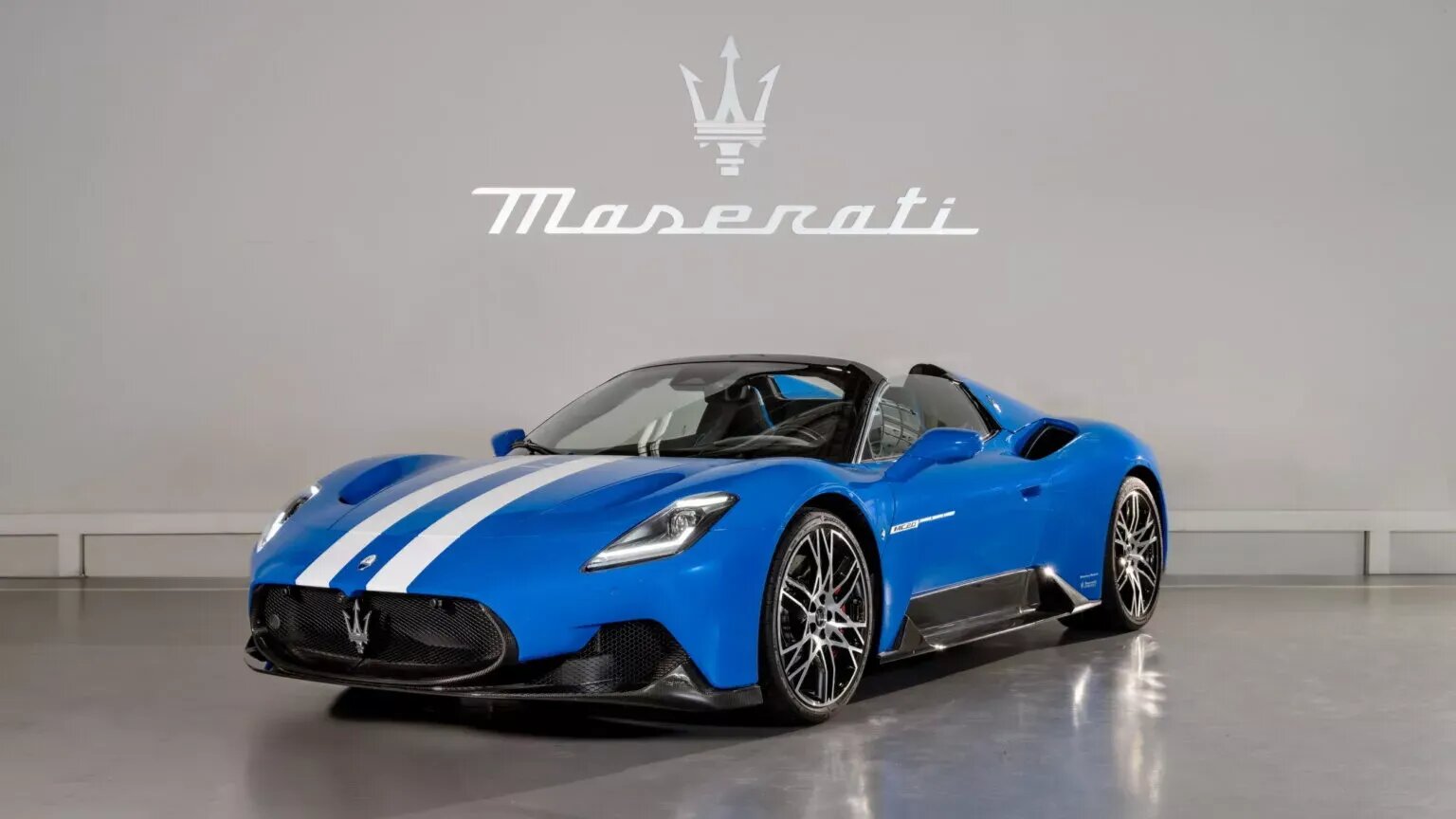 Уникальный Maserati MC20 построили для семьи Maserati