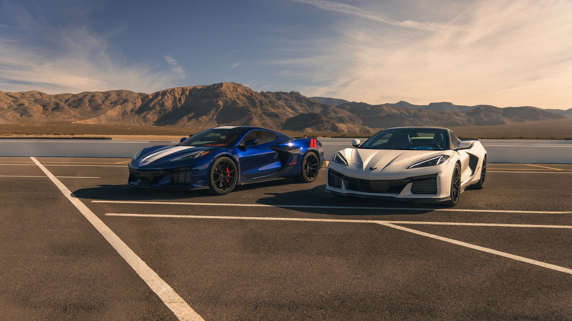 Представлены сразу два новых Chevrolet Corvette с большим V8