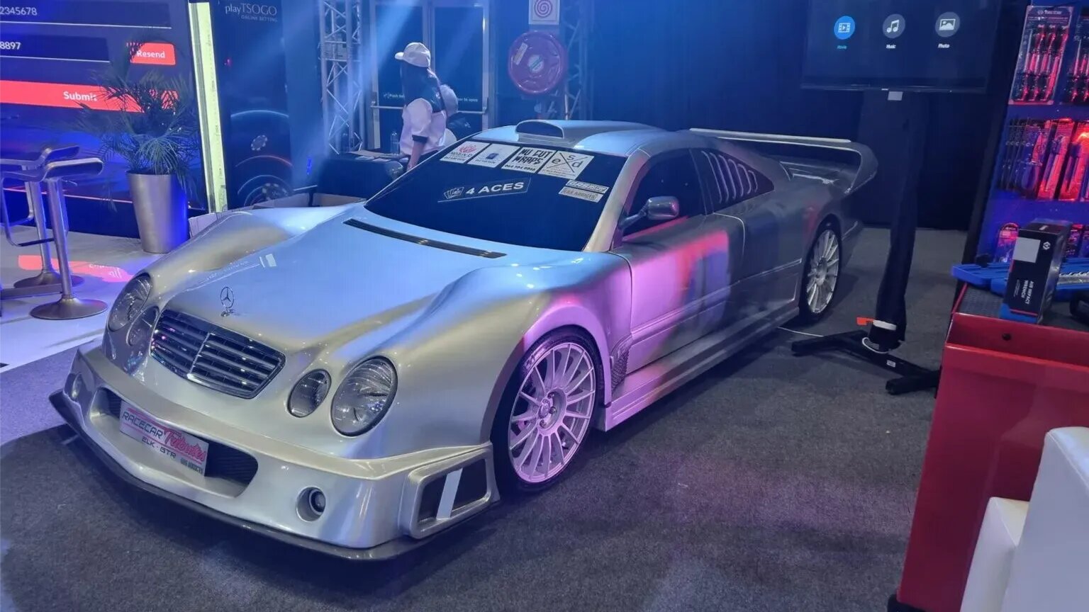Механик сделал реплику культового Mercedes-Benz CLK GTR из обычного E-класса
