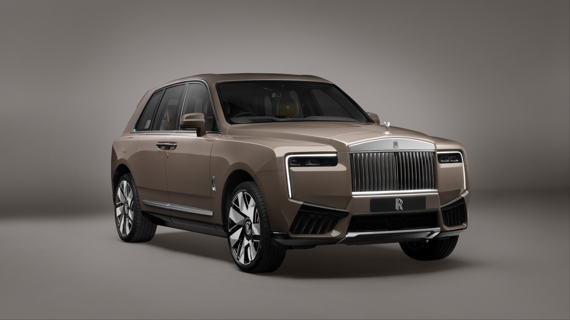 Rolls-Royce показал рестайлинговый Cullinan: впервые со светящейся решёткой и огромными 23-дюймовыми дисками