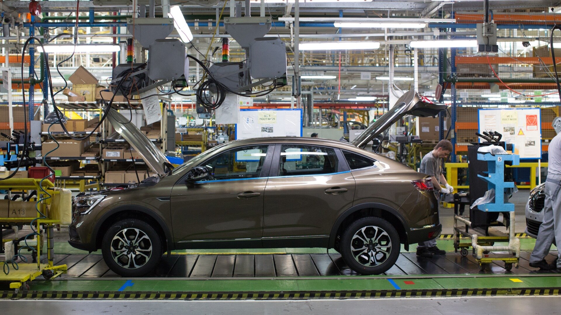 Renault остановит российские конвейеры на две недели