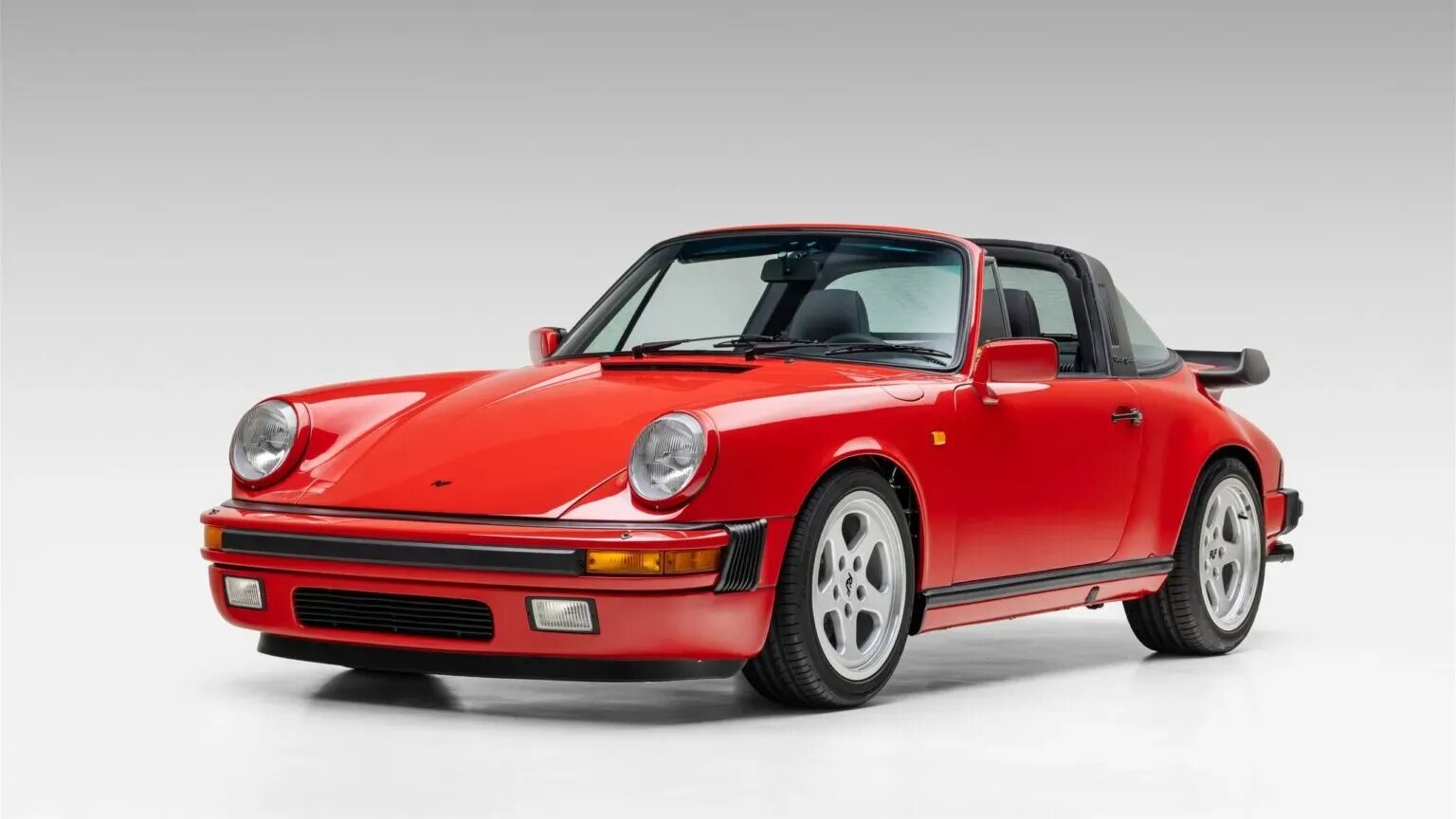 С молотка уйдёт уникальный 36-летний Porsche 911 от Ruf после полной реставрации