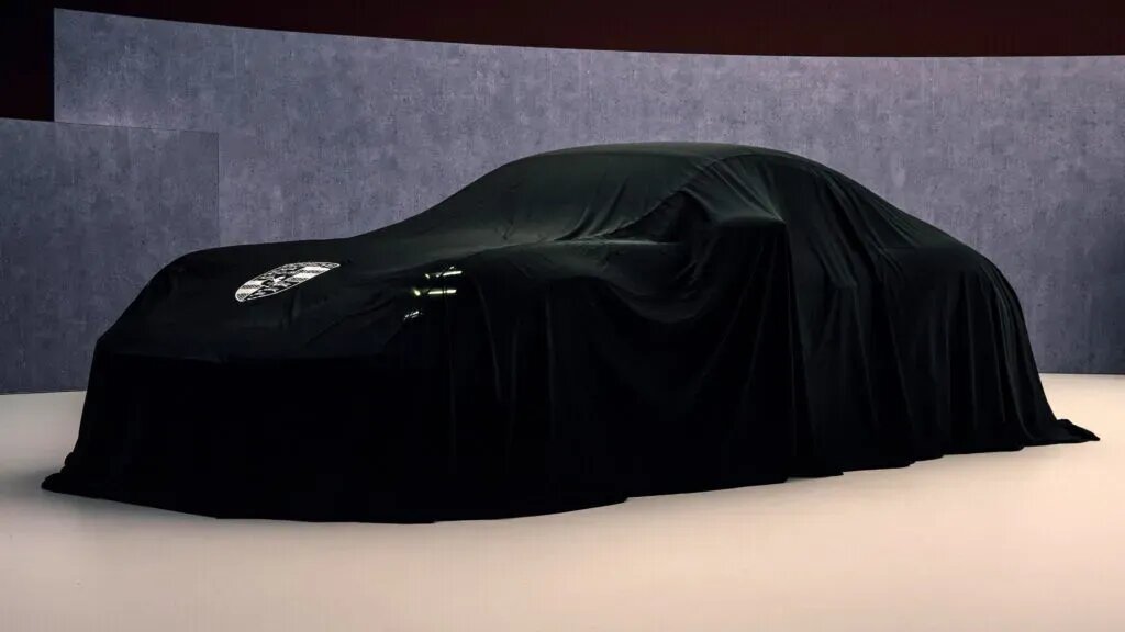 Porsche готовит новую версию 911: тизер и дата премьеры