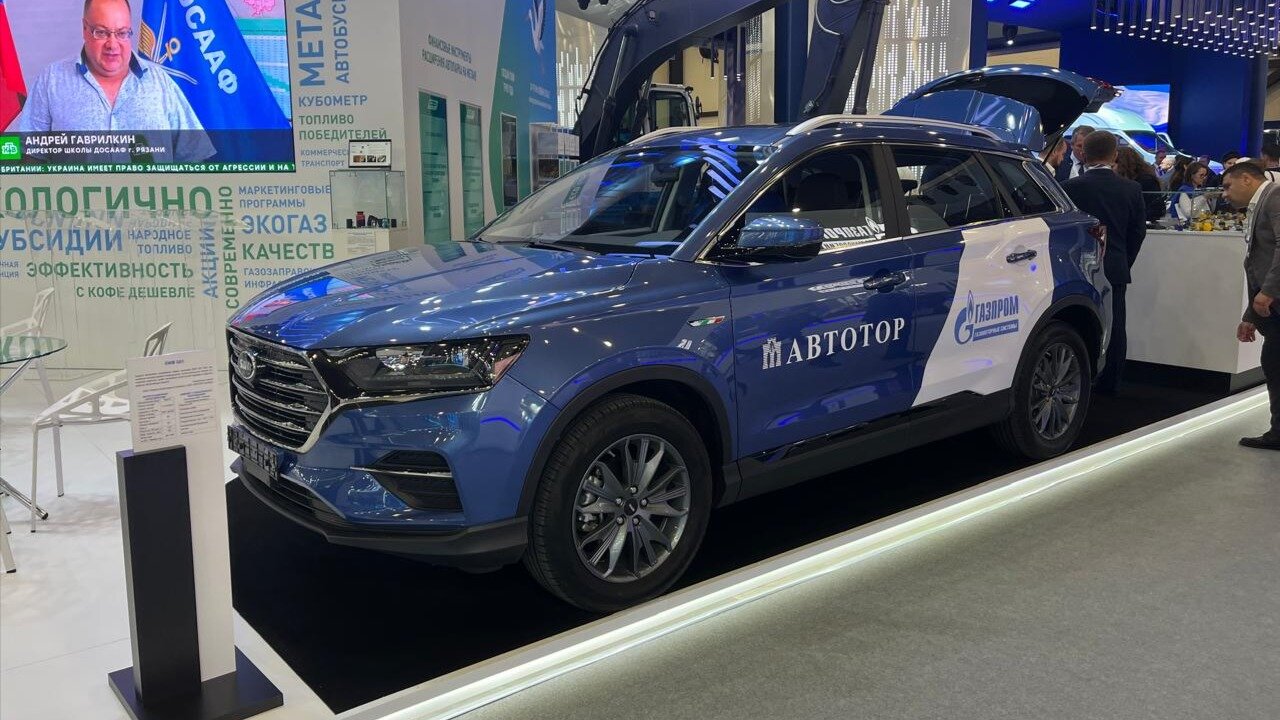 «Автотор» показал битопливные седан BAIC U5 Plus и кроссовер SWM G01