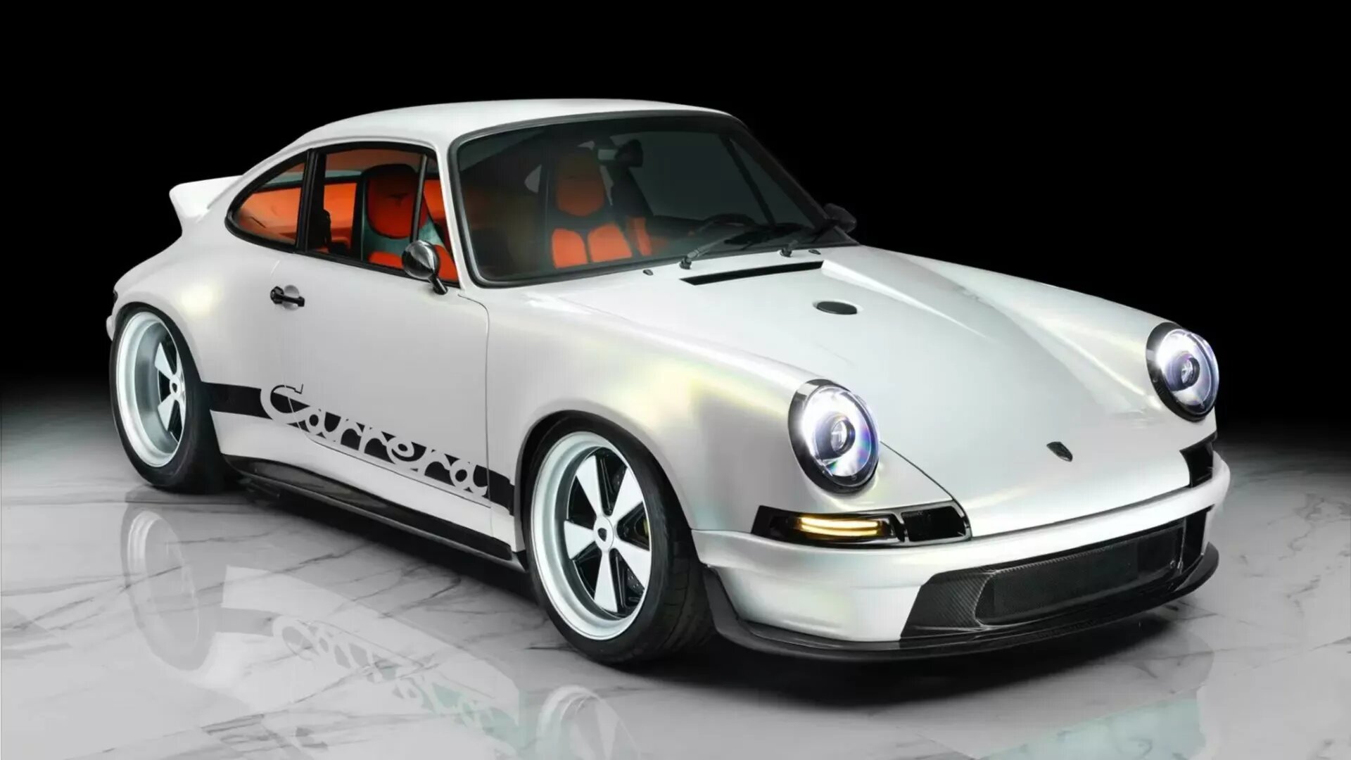 На торги выставят рестомод Porsche 911 от экс-пилота Формулы-1. Его строили 3 года