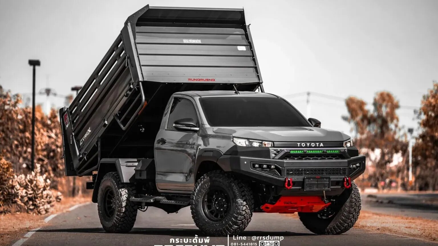 Toyota Hilux превратили в Таиланде в самосвал на 5 тонн груза