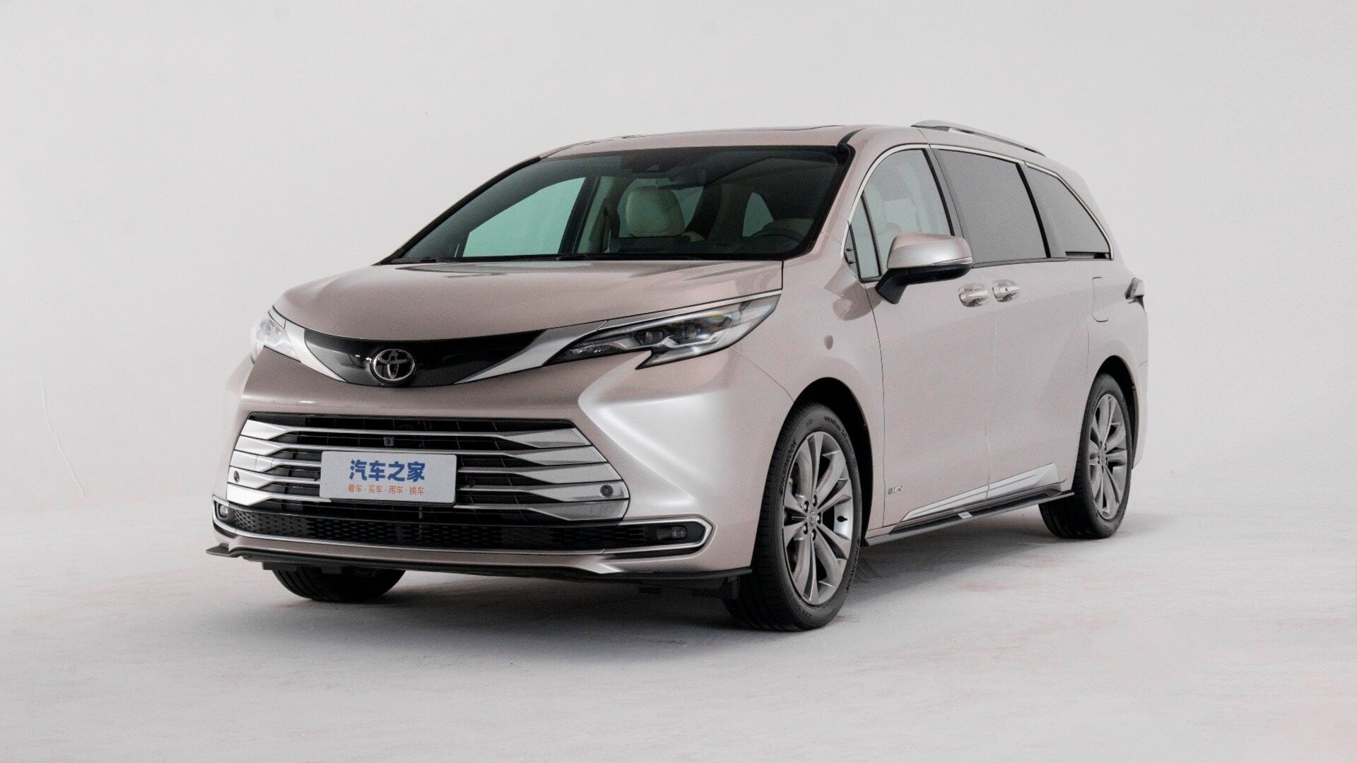 Обновлённая Toyota Sienna с полным приводом и 16-точечным массажёром поступила в продажу в Китае