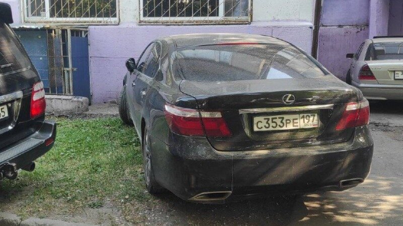 Раскрыты данные по штрафам за парковку на газонах в Москве