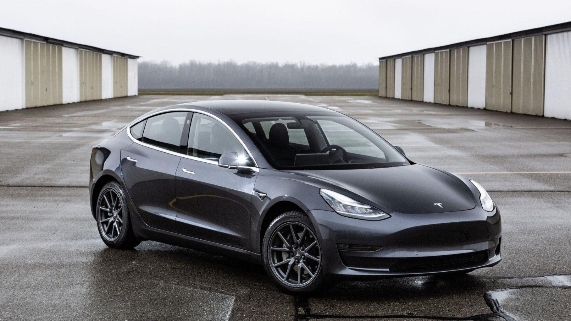 Капитализация Tesla превысила триллион долларов: всё благодаря всего одной удачной сделке