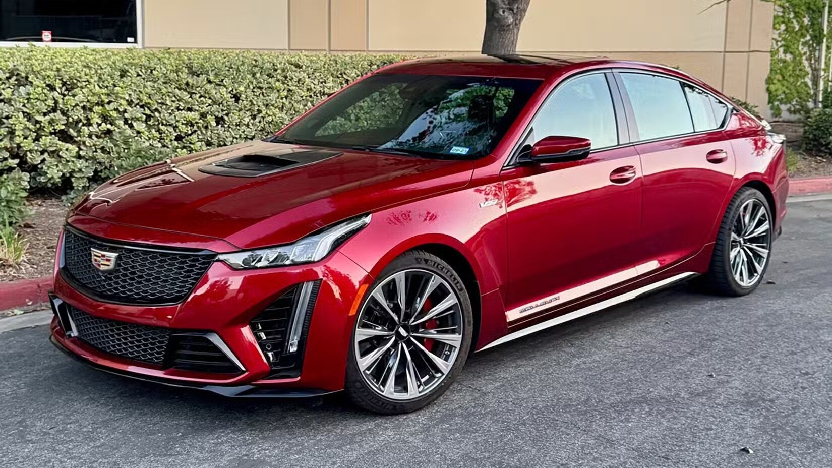 Спортседану Cadillac скрытно добавили 112 сил