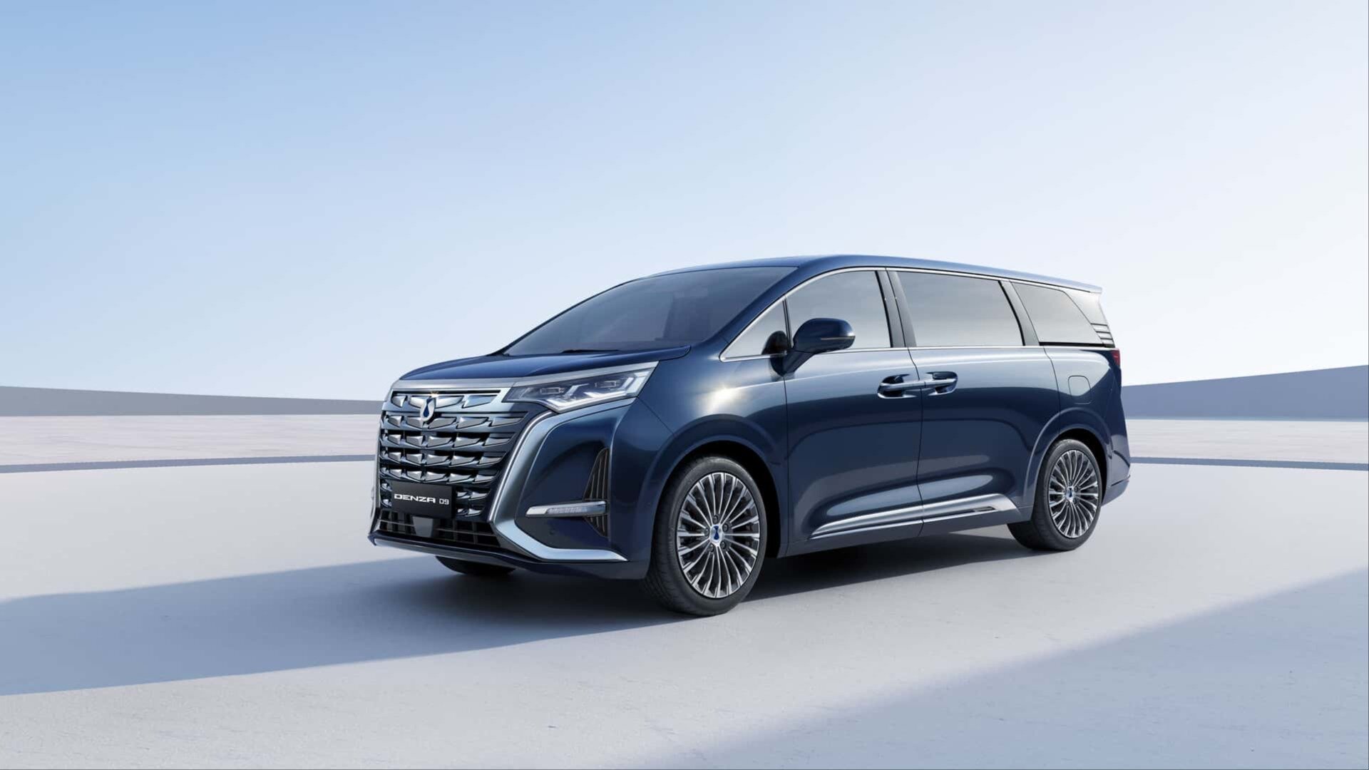 Концерн BYD выводит на европейский рынок марку Denza