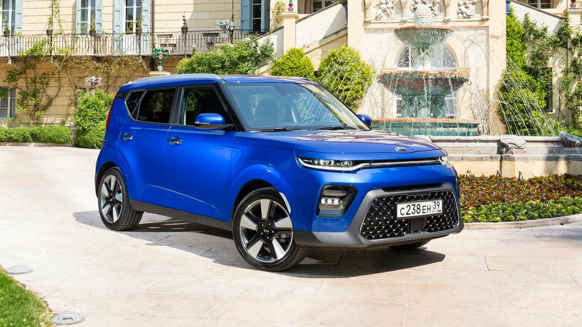 Автомобили Kia подорожали в России на 200–600 тысяч рублей