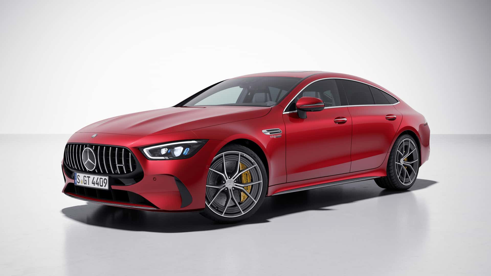 Лифтбек Mercedes-AMG GT обновили по образу новейшего спорткупе