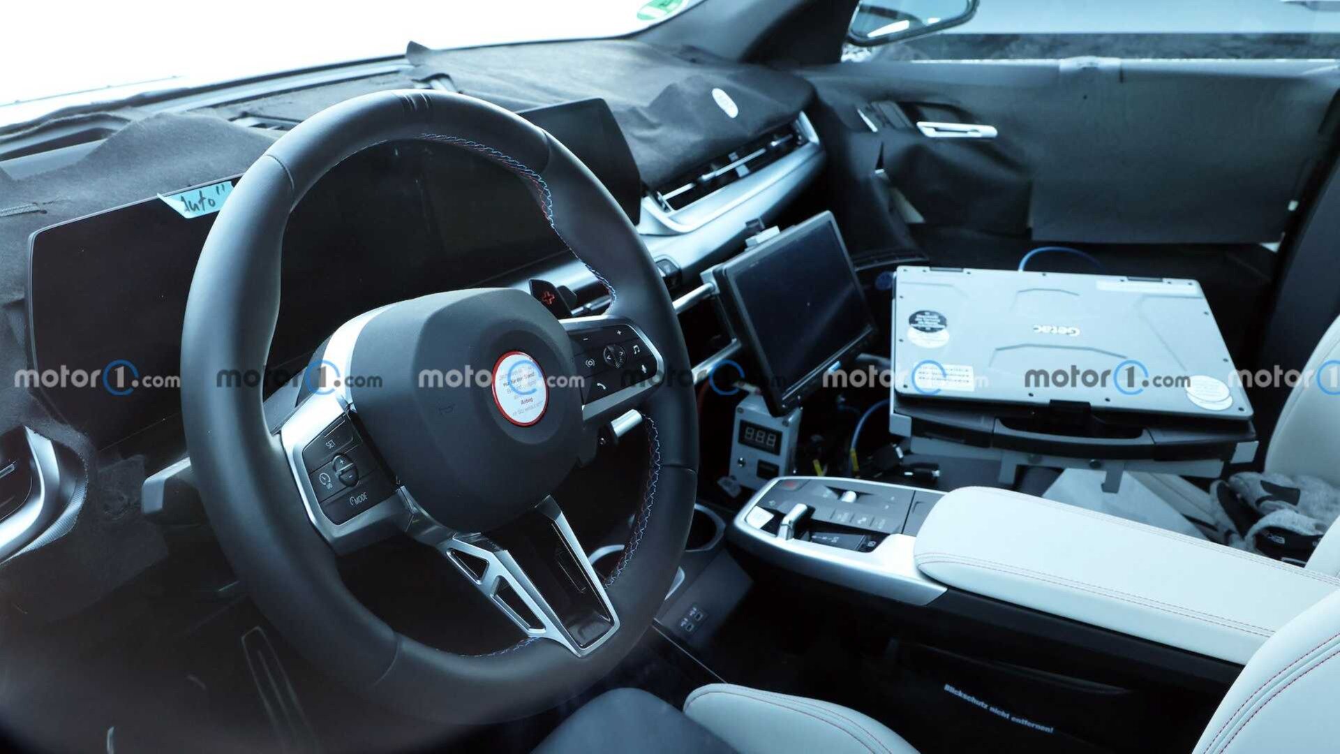 Интерьер нового BMW X2 впервые попал на фото