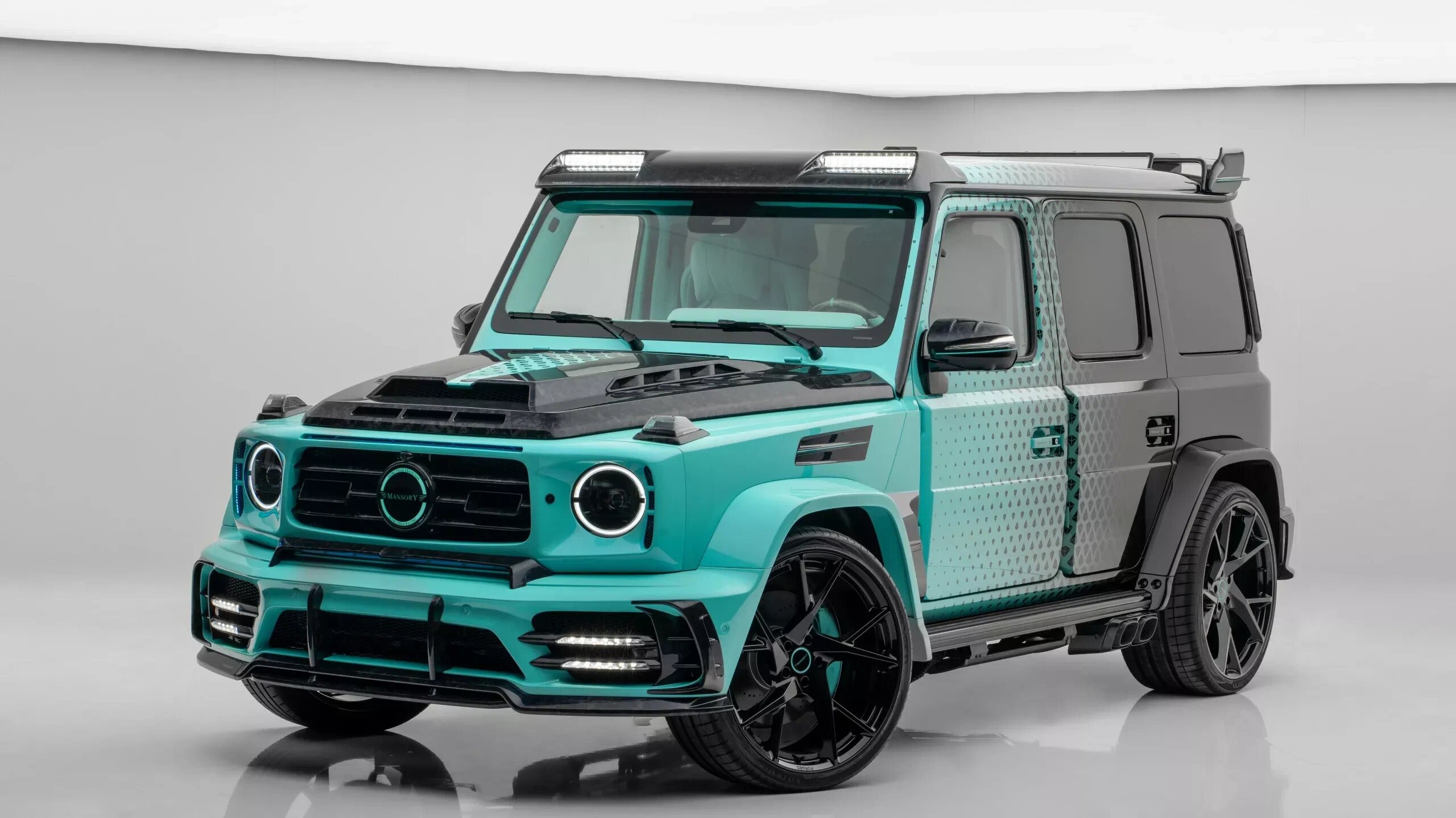 В Mansory сделали Mercedes-AMG G 63 с голубым четырёхместным салоном