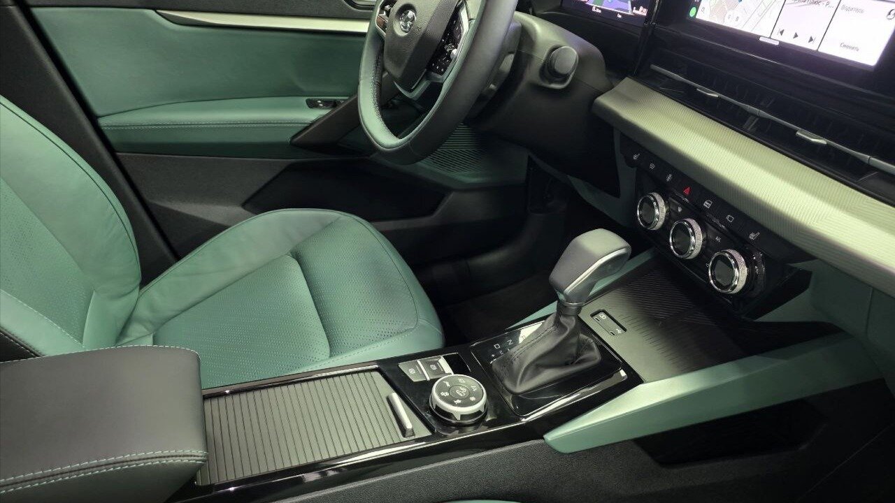 АвтоВАЗ показал кроссовер Lada Azimut с зелёным салоном