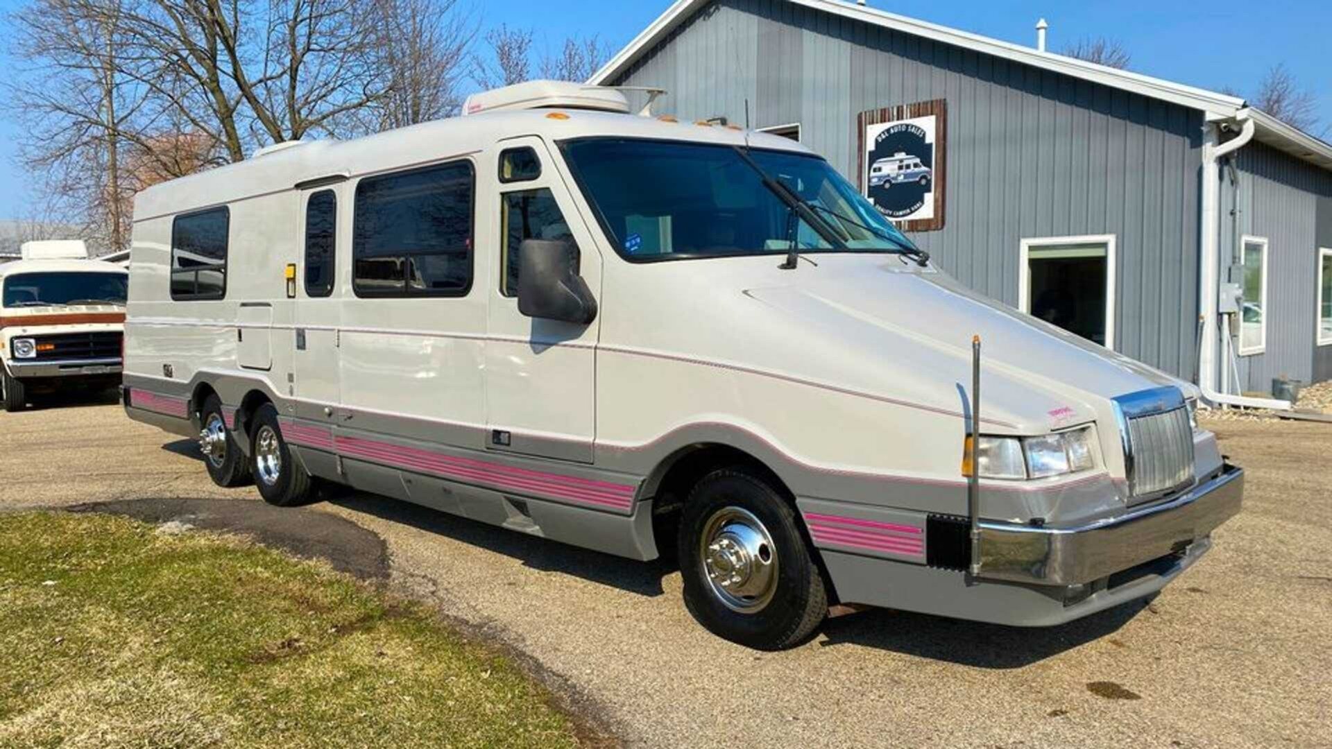 Роскошный автодом из 1980-х с передком от Lincoln Mark продают всего за 35 000 долларов