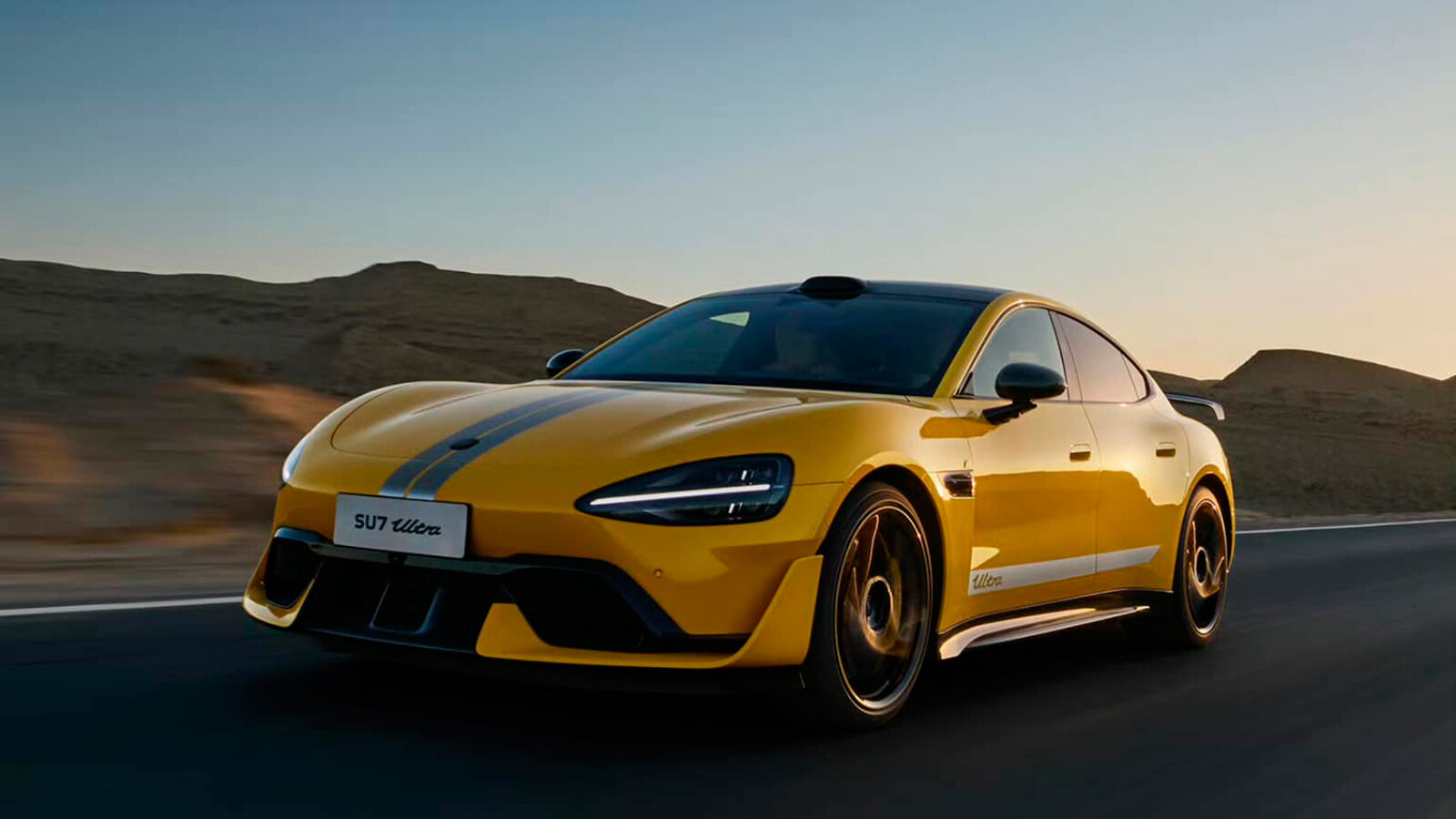 1548-сильный электроседан Xiaomi SU7 Ultra оказался в 2,5 раза дешевле менее мощного Porsche Taycan Turbo GT