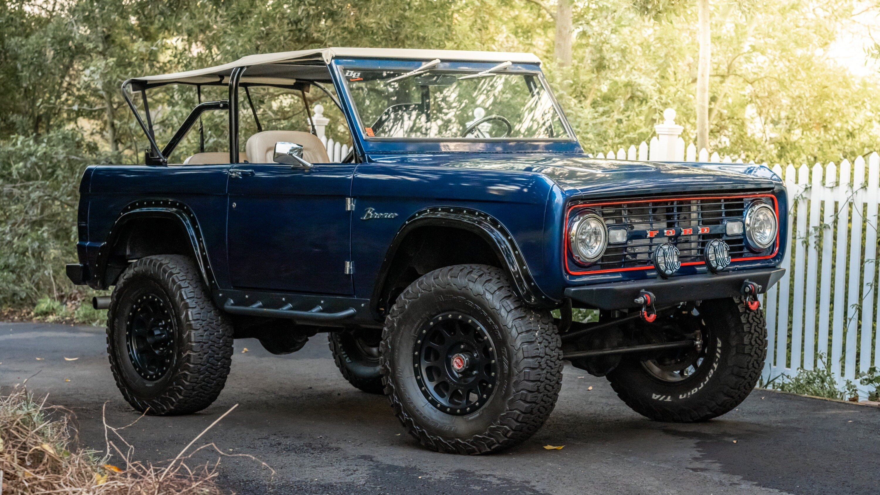 Уникальный Ford Bronco, принадлежавший экс-чемпиону Формулы-1, выставили на торги