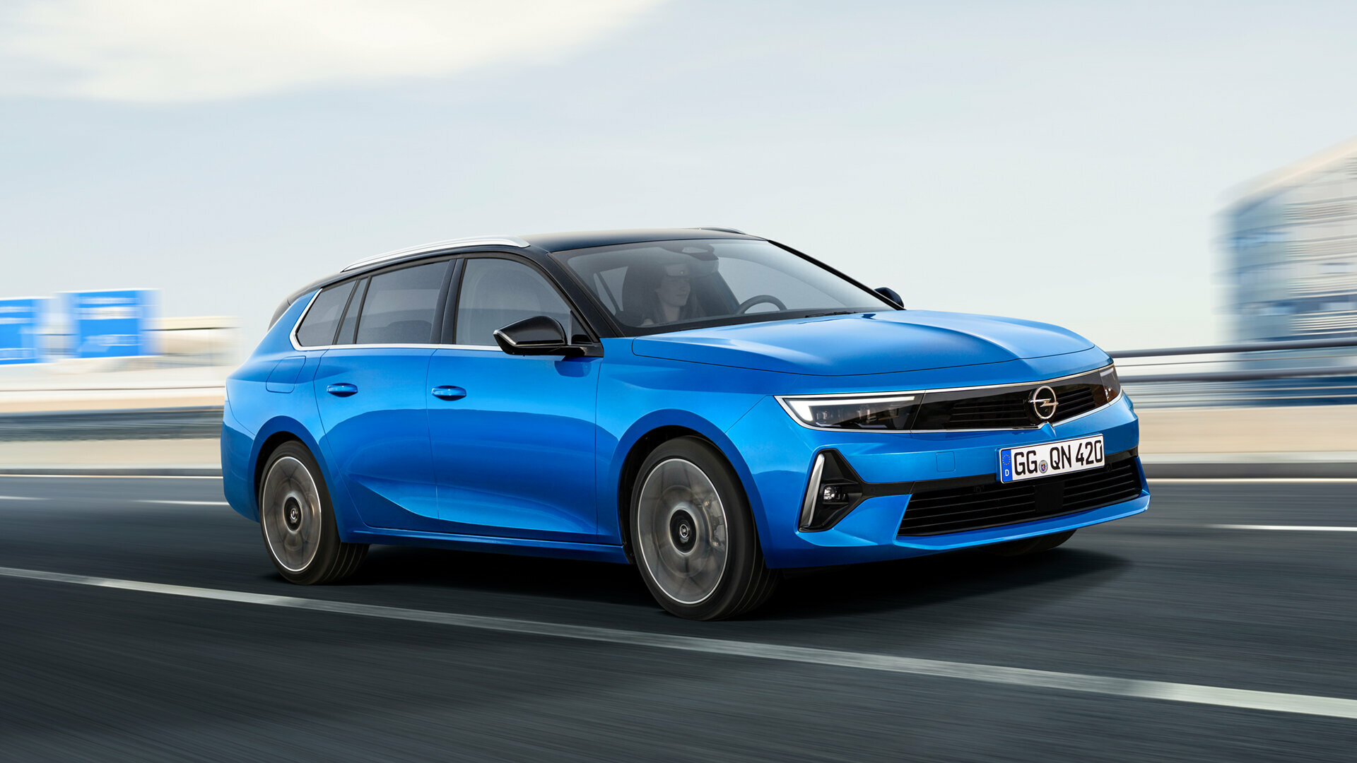 Opel Astra превратился в гибридный универсал