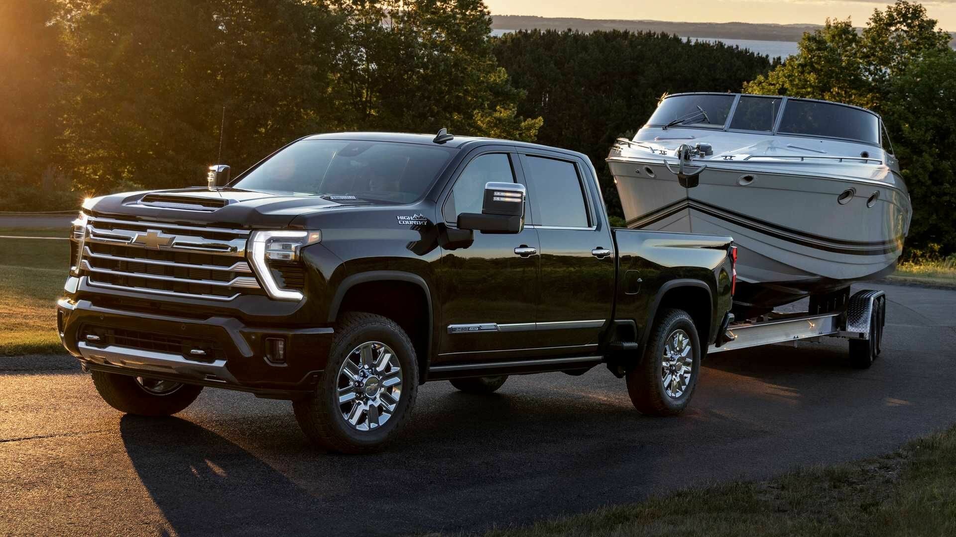 Показали обновлённый пикап Chevrolet Silverado HD: доработанный салон и мощный дизель