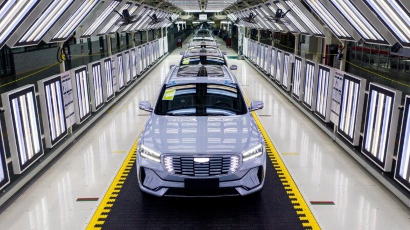 Глава Geely заявил об избытке производственных мощностей в мировом автопроме 
