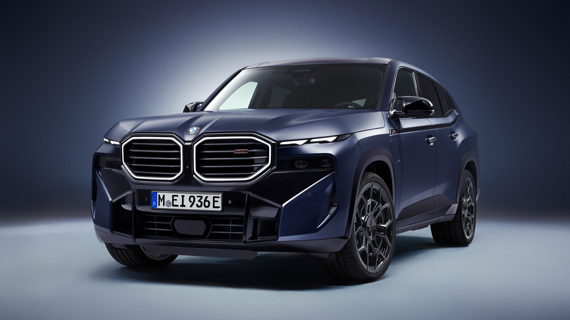 Кроссовер BMW XM лишился базовой версии с V8 
