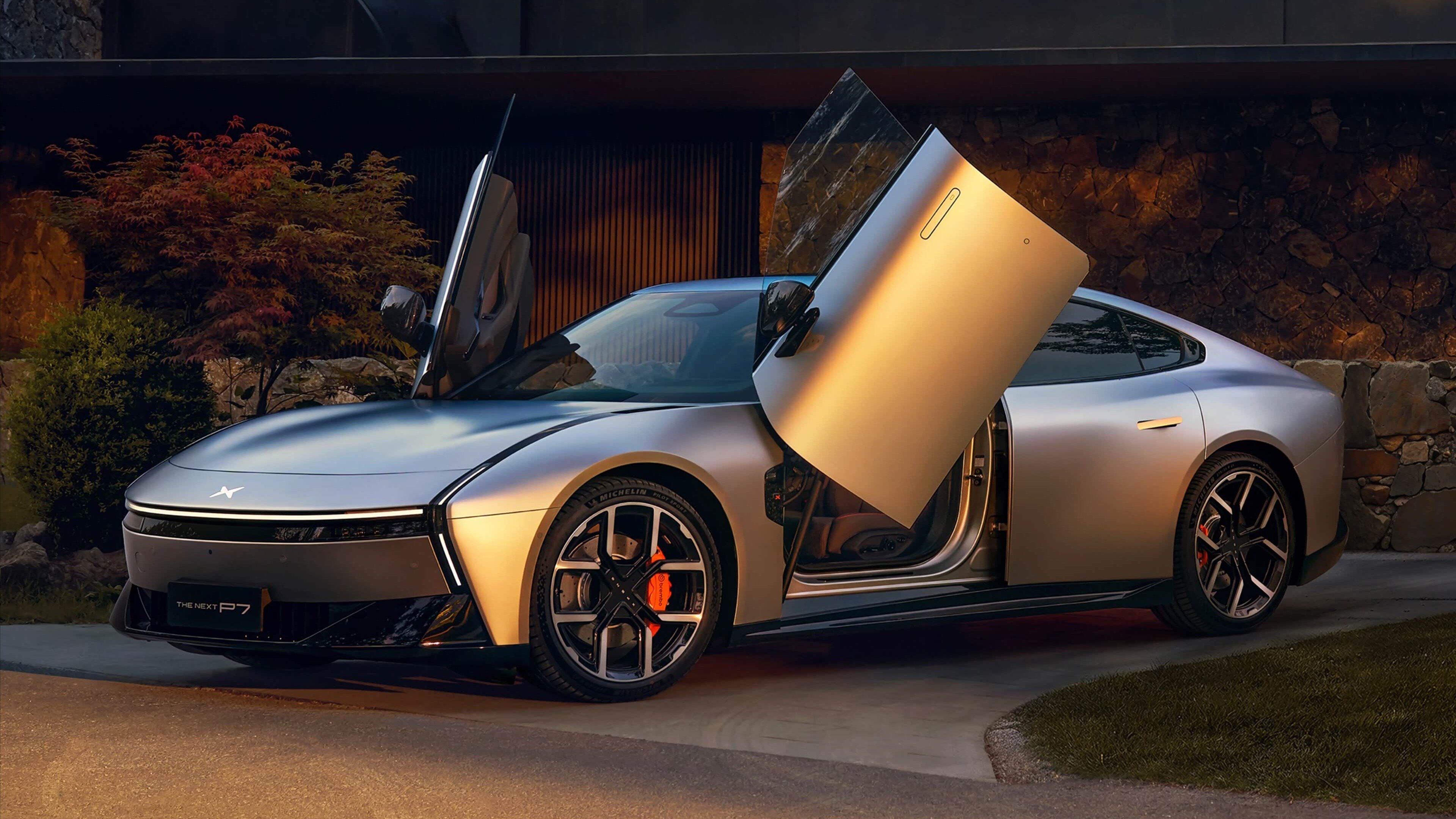Новейший электрокар Xpeng получил двери как у Lamborghini