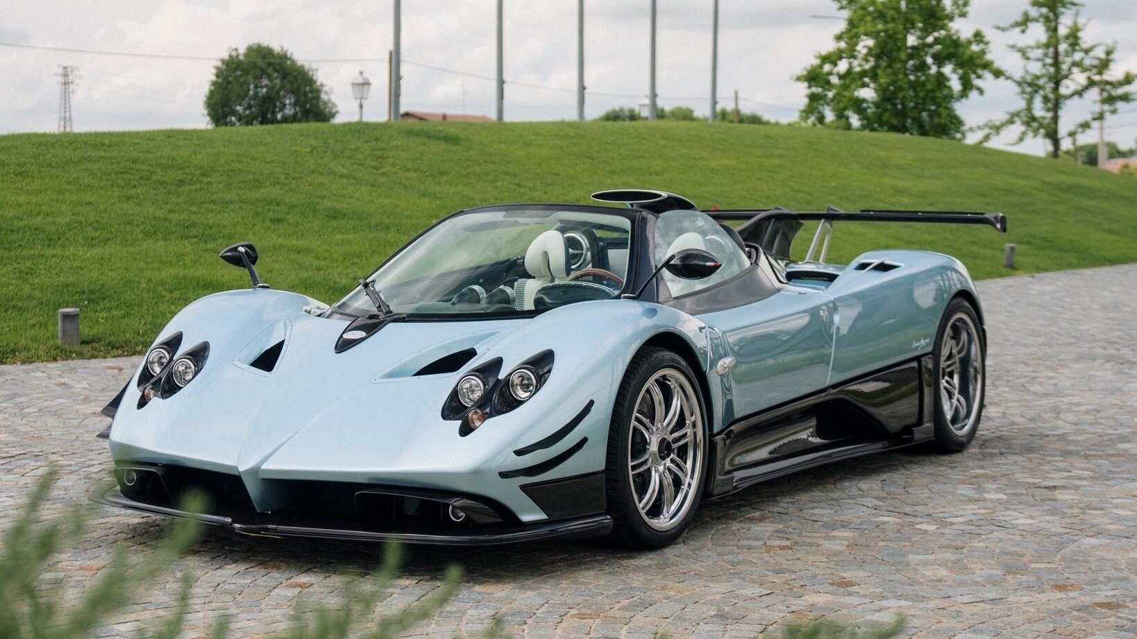 Pagani представила новую Zonda через семь лет после завершения производства