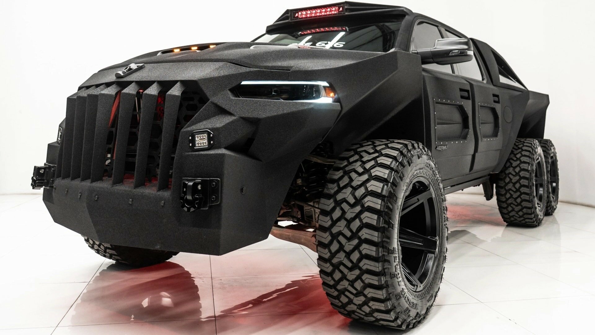 Дикий шестиколёсный Ram 1500 продают за 240 тысяч долларов