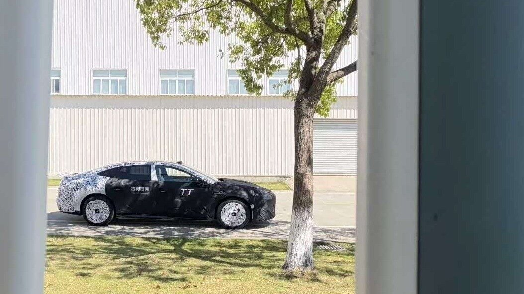 Geely позаимствовала название для большого седана у Audi: фото и характеристики