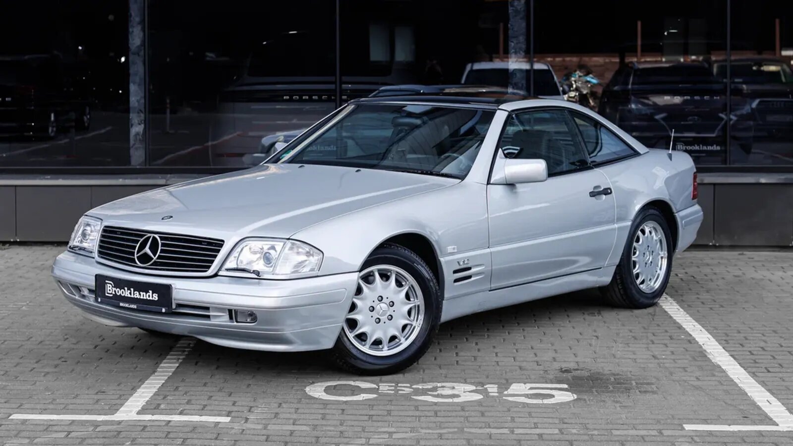Коллекционный Mercedes-Benz SL 600 продают на Авто.ру за 21 миллион рублей