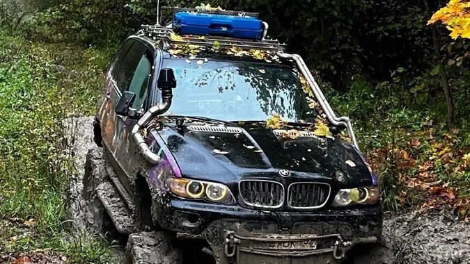 Хардкорный бигфут BMW X5 с мостами Unimog выставили на Авто.ру: его сразу же купили
