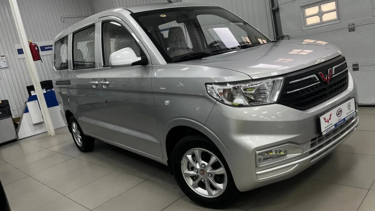 Компактвэн Wuling Hongguang V без пробега продают на Авто.ру по цене Lada Largus