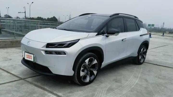 Богато оснащённый электрокроссовер GAC Aion V Plus оценили в России дешевле «Москвича»