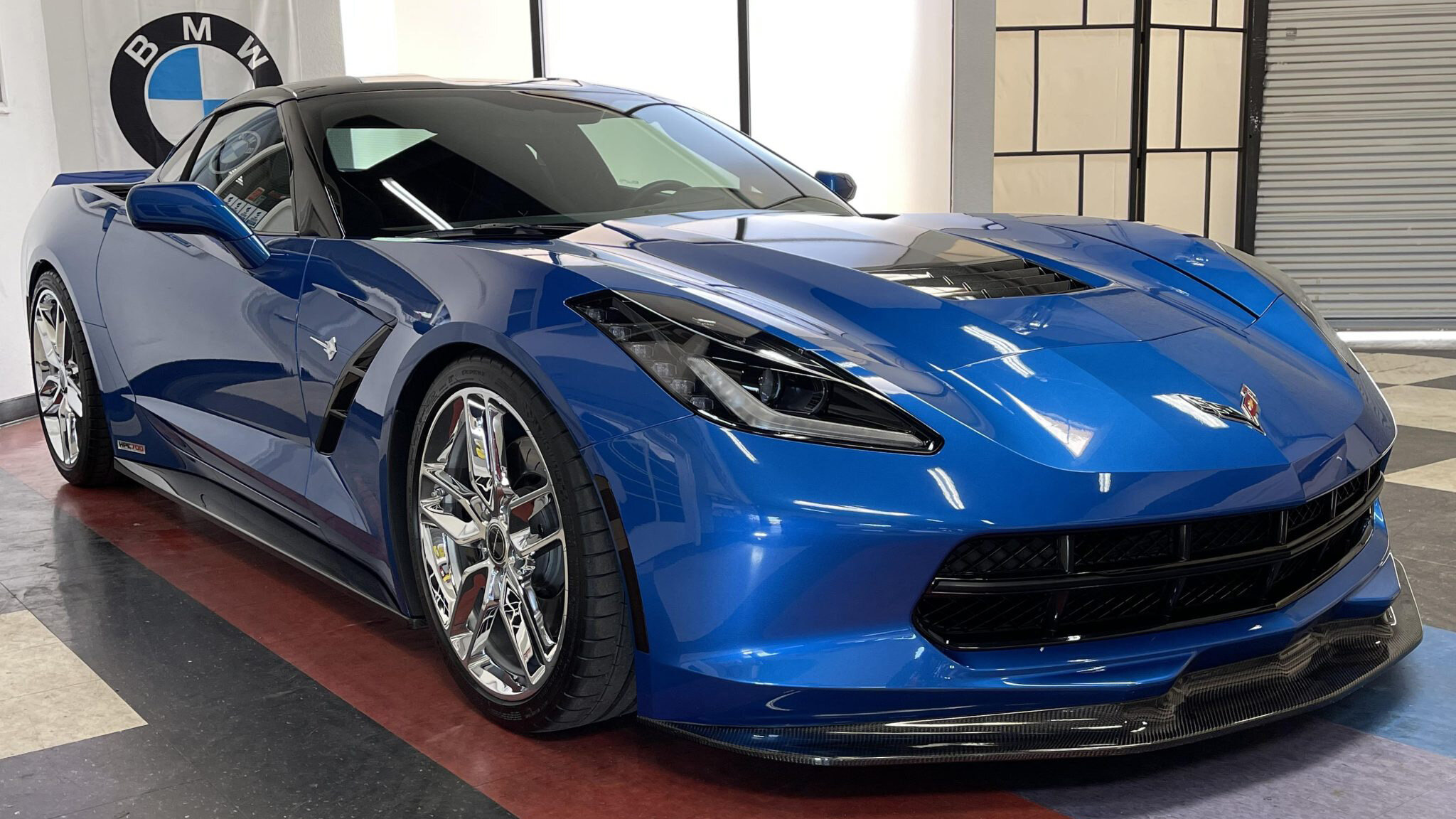 С молотка уйдёт очень редкий Chevrolet Corvette — его доработали в Hennessey