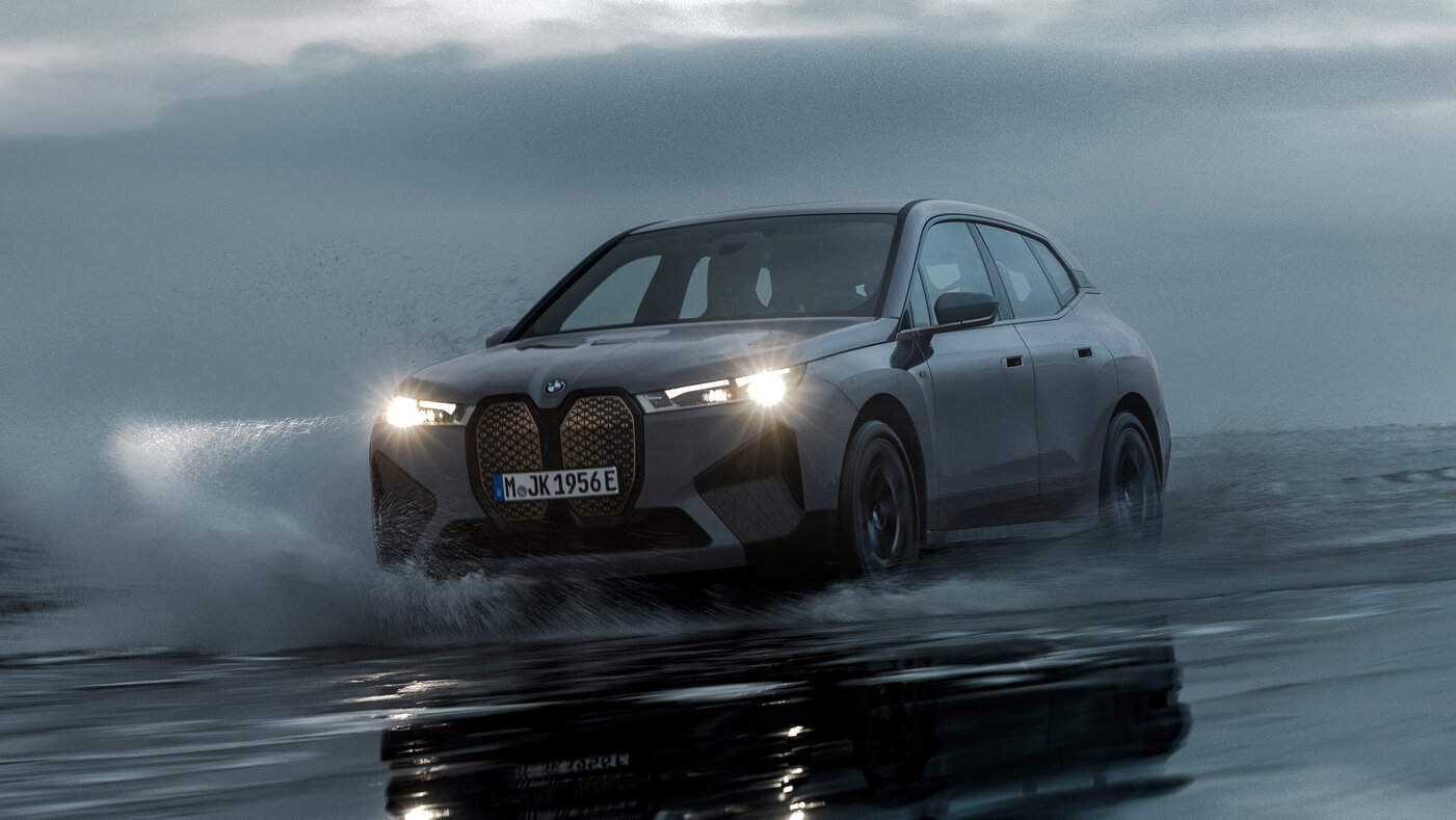 Названы сроки появления в России первого электрокроссовера BMW M