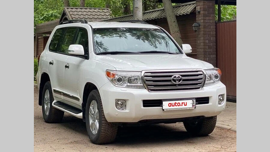 11-летний Toyota Land Cruiser 200 с мизерным пробегом выставили на продажу