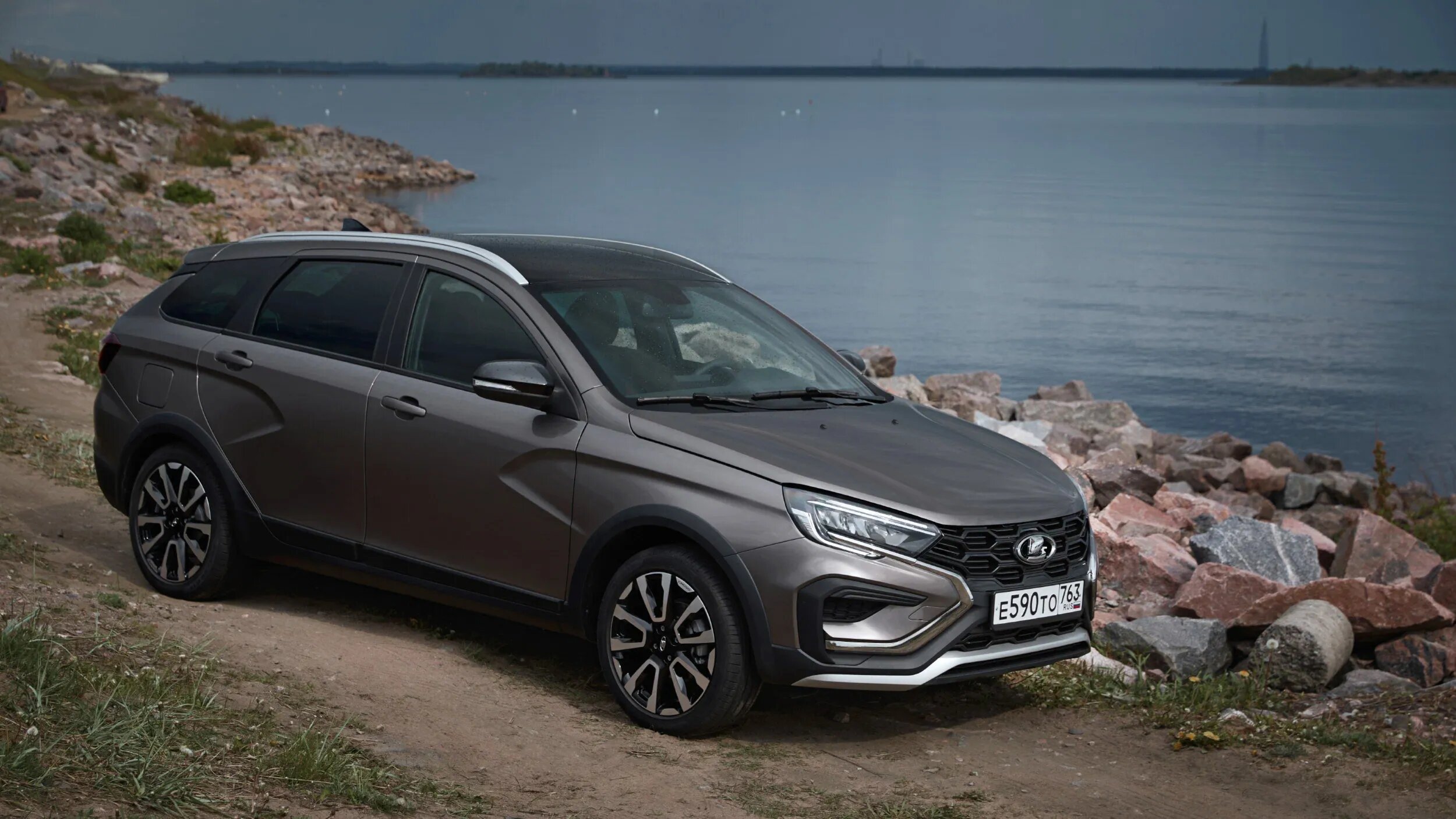 АвтоВАЗ расторгнет контракты с дилерами, завышающими цены на Lada Vesta NG