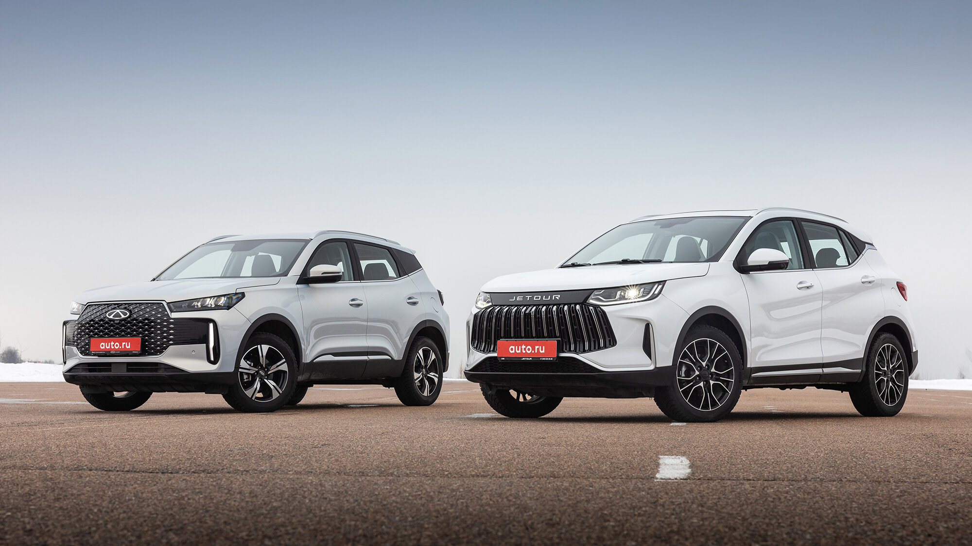 Jetour X50 против Chery Tiggo 4: сравнительный тест похожих, но неодинаковых «бюджетников»