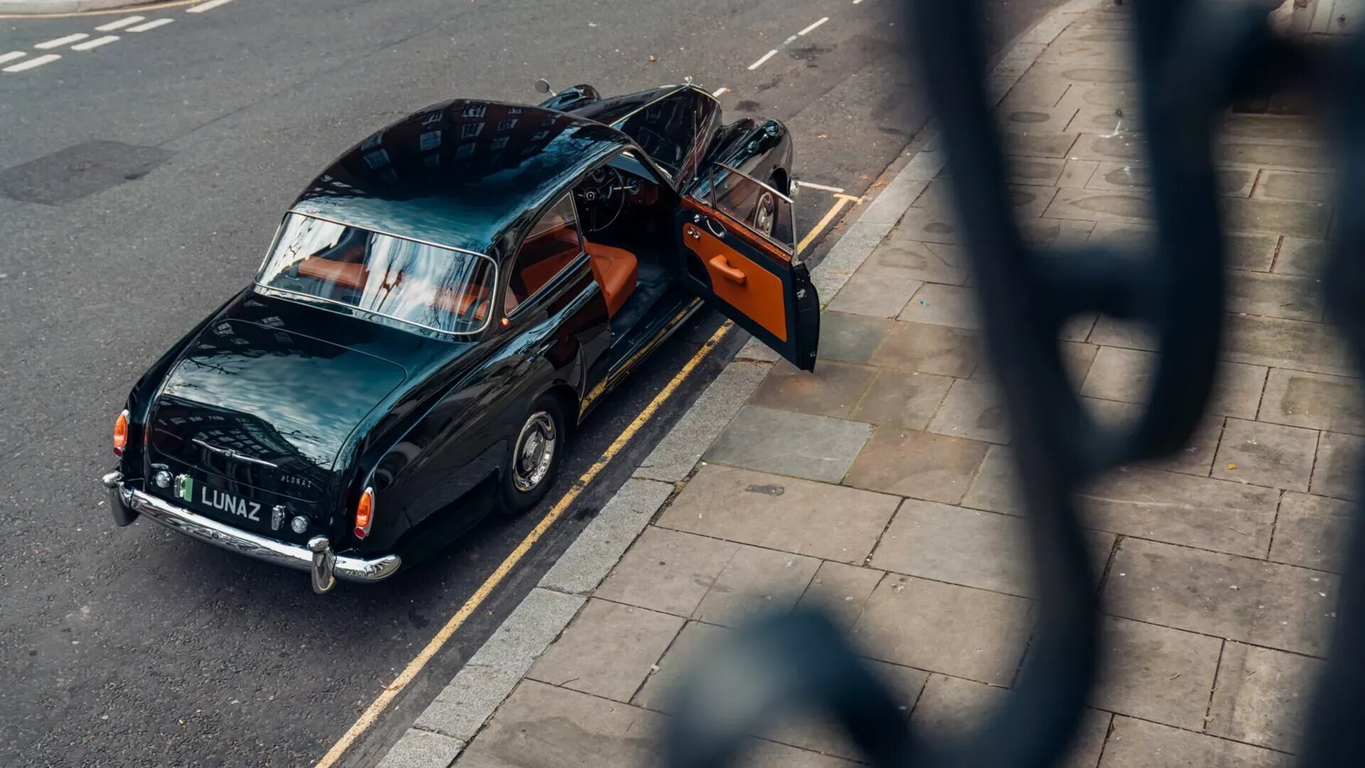 Редчайший Bentley из 1960-х превратили в электромобиль