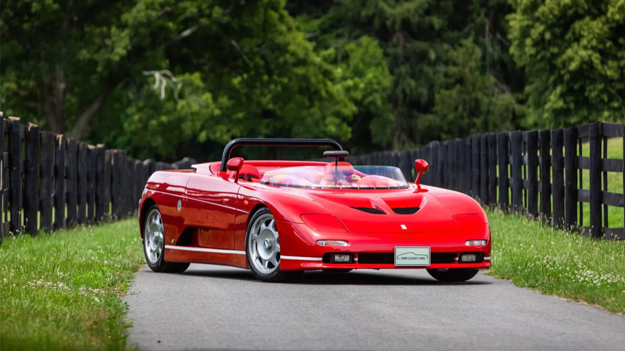 Одну из 10 существующих баркетт De Tomaso Guara продадут на аукционе